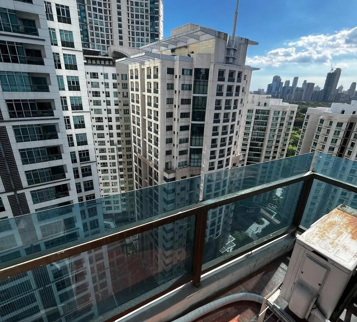 Apartmán Burgos Circle - Parking, 200mbps net, & extra bed Manila
