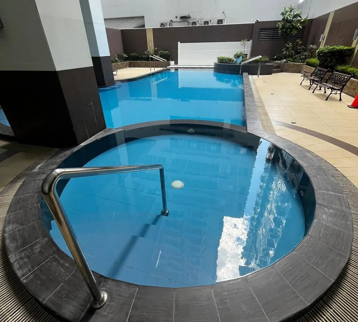 Burgos Circle - Parking, 200mbps net, & extra bed Apartment Manila Philippines